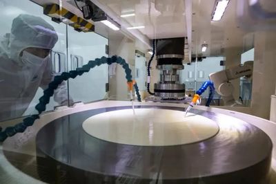 自主創(chuàng)新引領(lǐng)突破，湖北鼎龍控股成功挺進(jìn)國(guó)內(nèi)主流晶圓廠(chǎng)供應(yīng)鏈